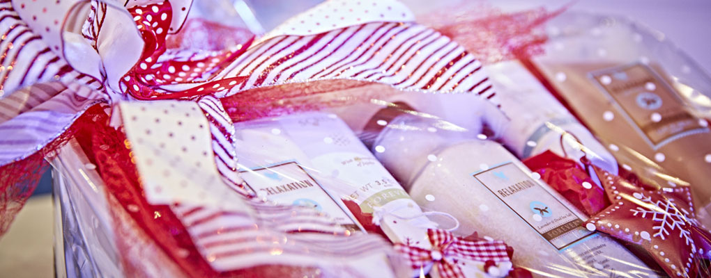 Banner image for the article Gift wrapping top tips