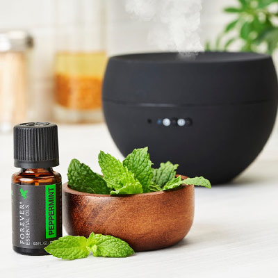Boost the power of Forever Living’s Essential Oil collection with a store-bought diffuser or easy, inexpensive things you can find around the home to create an aromatherapy experience. 